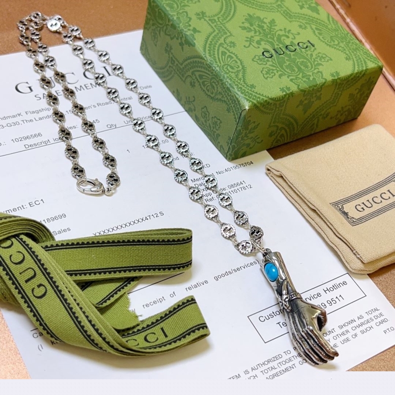 G*u*i necklaces